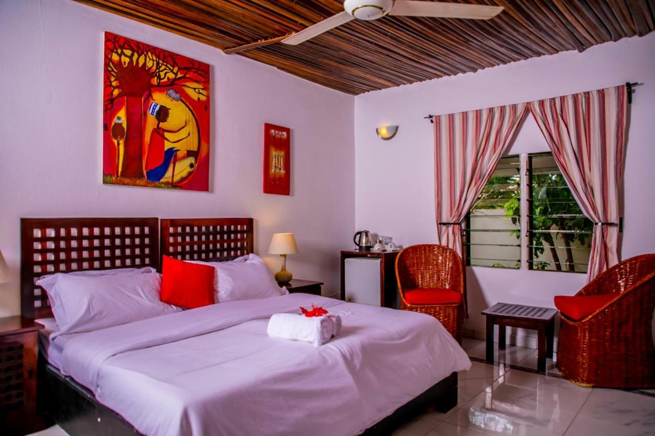 Hibiscus House Gambia Hotel Brufut Ngoại thất bức ảnh