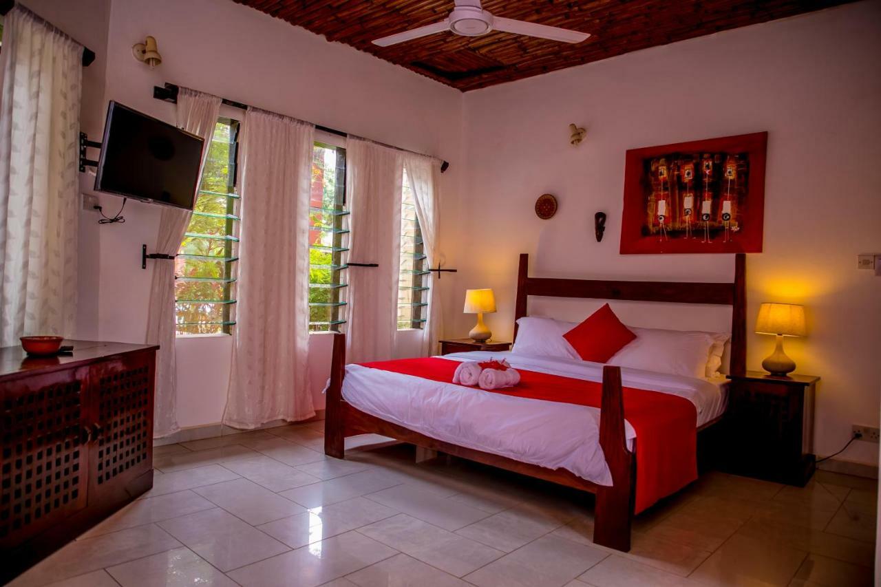 Hibiscus House Gambia Hotel Brufut Ngoại thất bức ảnh