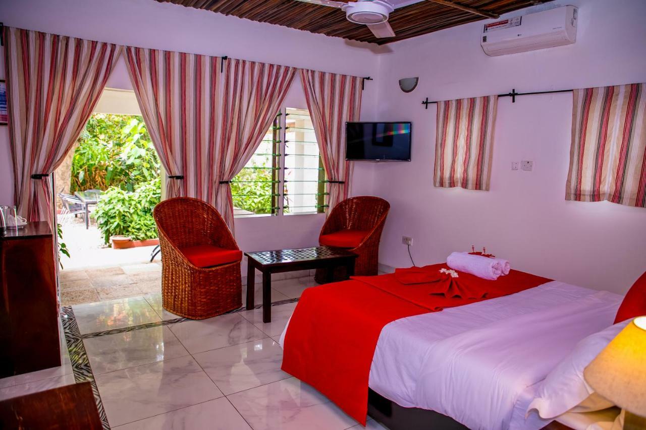 Hibiscus House Gambia Hotel Brufut Ngoại thất bức ảnh